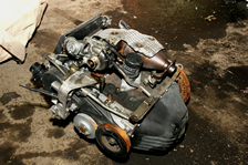 自動車エンジン写真